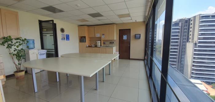 Oficinas en venta Desing Center zona 10 - foto 2