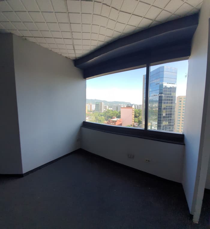 En Alquiler oficina en edificio comercial en zona 10 - foto 3