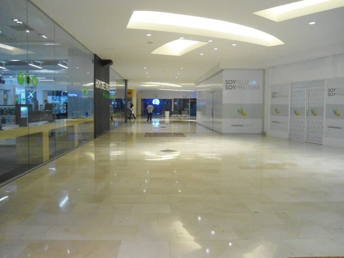 Alquiler o venta de local en La Pradera zona 10 - foto 4