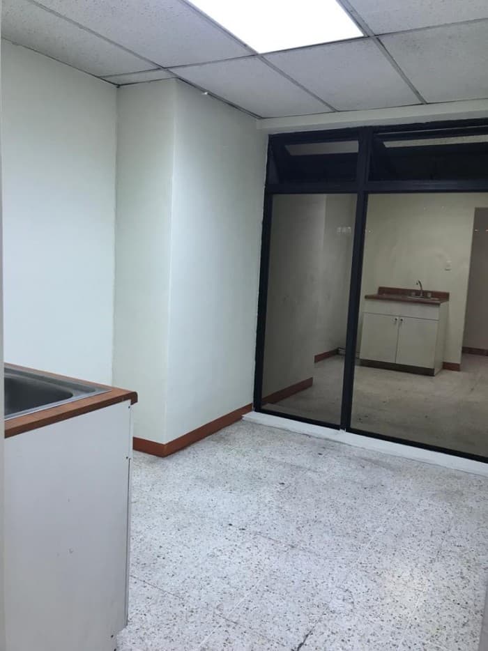 Oficina en Venta zona 9 Avenida Reforma - foto 3