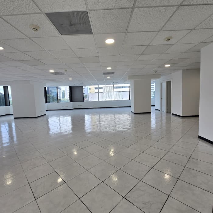 Alquiler Oficina con 315m2 en Zona 14 Europlaza - foto 2