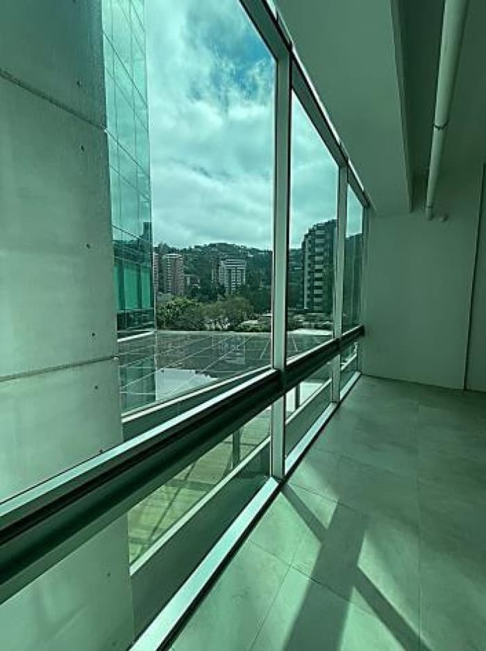 Oficina Nueva en venta en obra gris en zona 15 VH 2 - foto 2