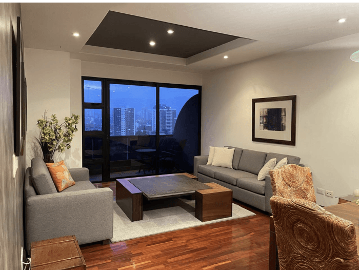 En Alquiler Apartamento amueblado en Zona 10 - foto 3