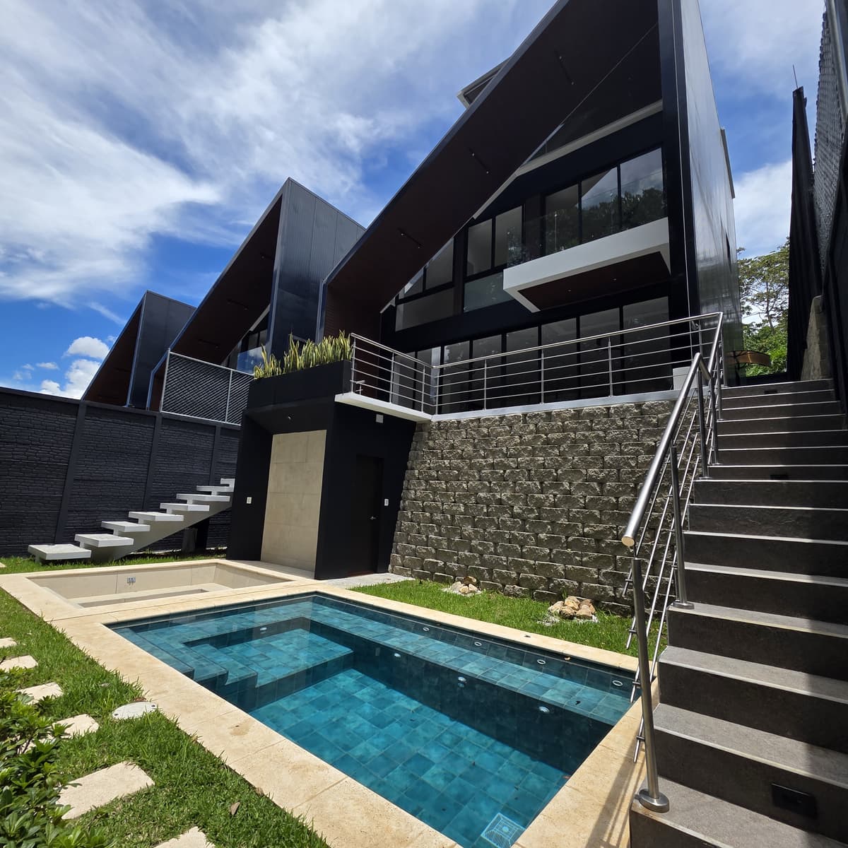 Exclusiva Casa en Venta en Laguna El Pino Guatemala - foto 2