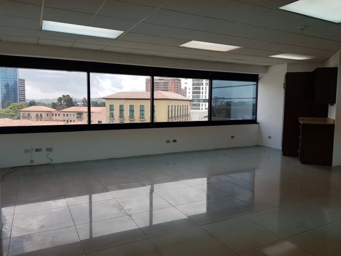 Oficina en RENTA edificio exclusivo  zona 10 Guatemala - foto 2