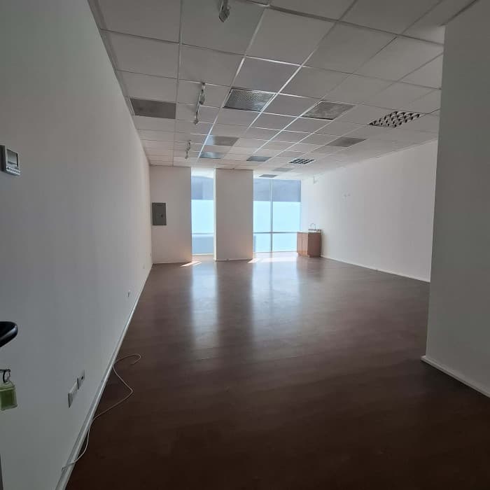 Local comercial en primer Nivel en zona 10 en edificio - foto 3
