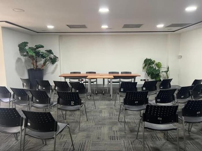En Venta oficina en zona 10 Guatemala - foto 3