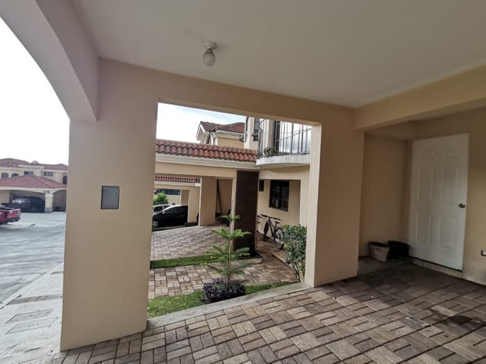 Casa en Venta en Villas Suiza Zona 16, Ideal Inversión! - foto 3