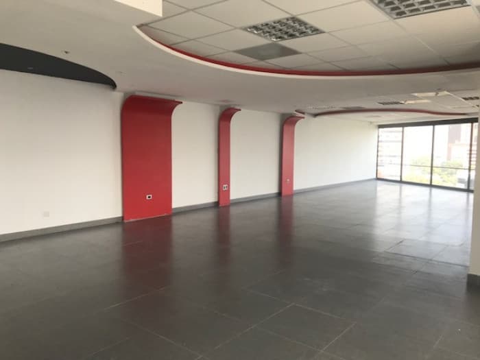 Oficina en renta o venta en zona 10 Guatemala - foto 3
