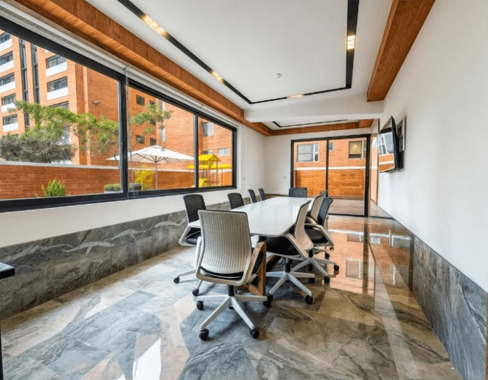 En Renta Oficina NUEVA en la zona 14 Edificio Moderno - foto 2