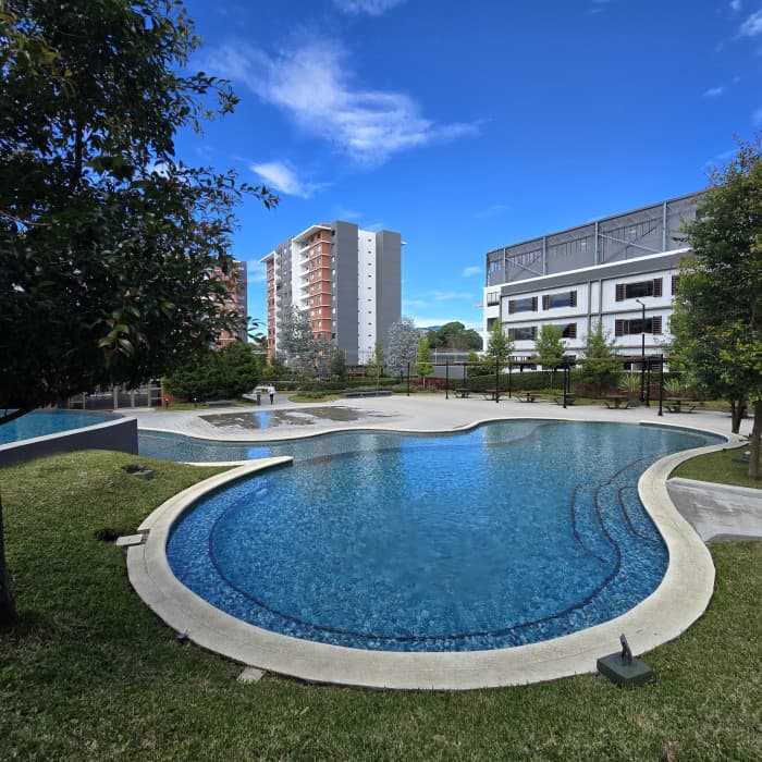 En venta apartamento zona 14 con habitación servicio - foto 2