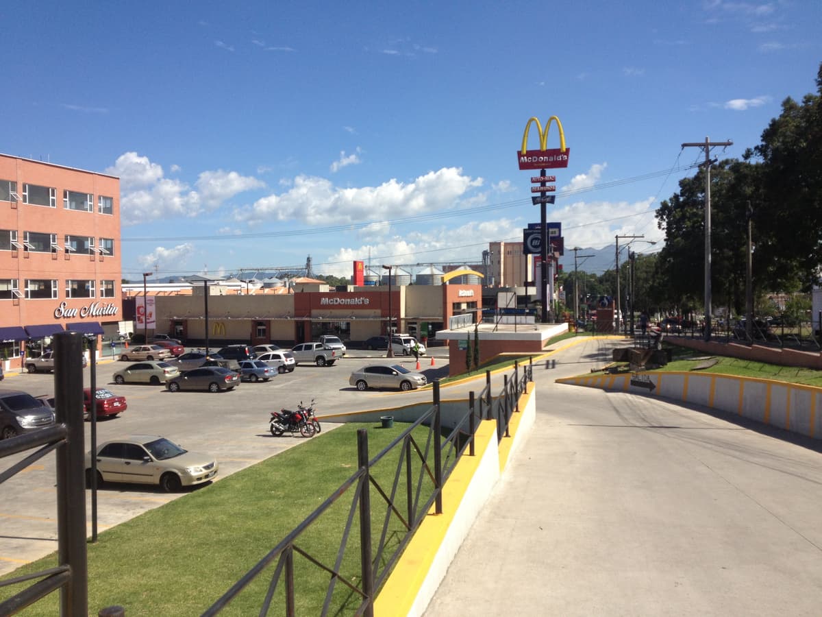 Local comercial en renta en Avenida Petapa  Zona 12  - foto 3