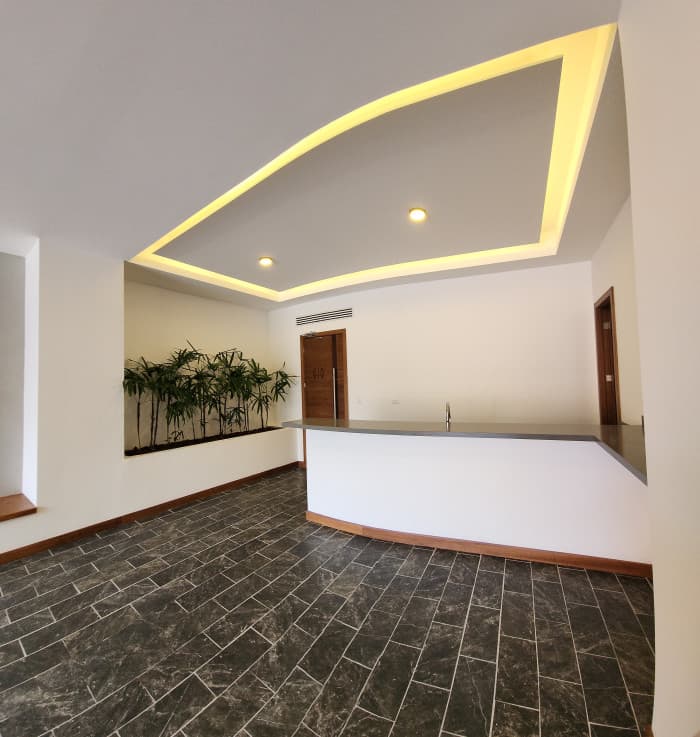 Elegante y moderno apartamento en venta en la Zona 10. - foto 4