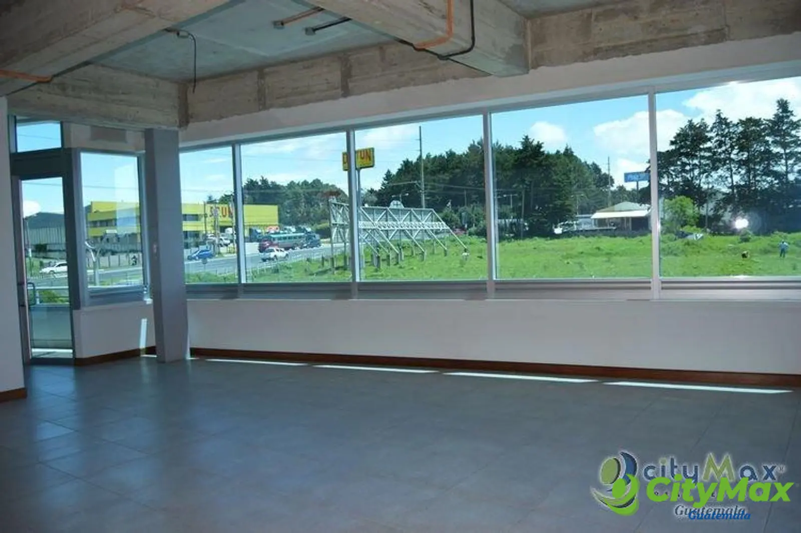 Oficina en Venta o Renta en Portal del Bosque - foto 1