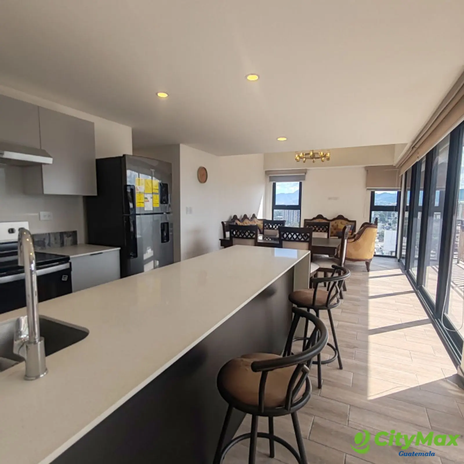 Apartamento Amueblado en Renta en Zona 11 Altaire - foto 1