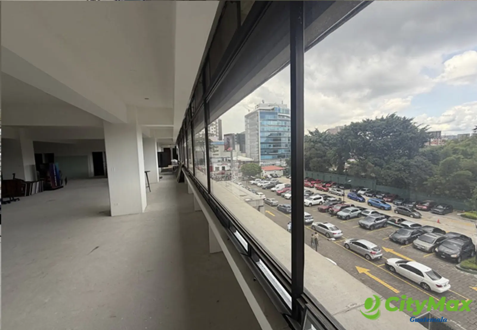 En renta oficina comercial en Zona 10  - foto 1