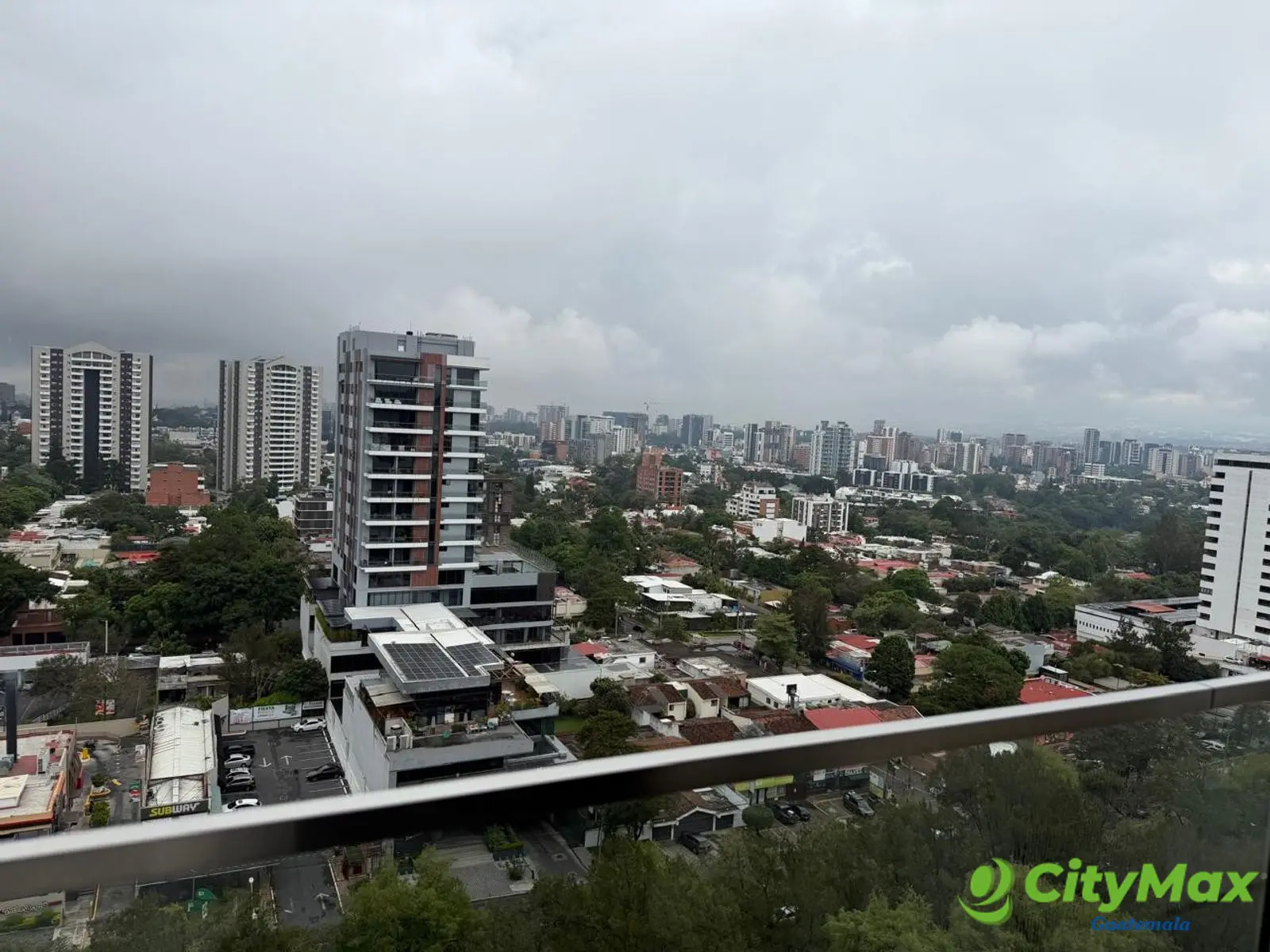 Gaura zona 15 Apartamento en renta - foto 1