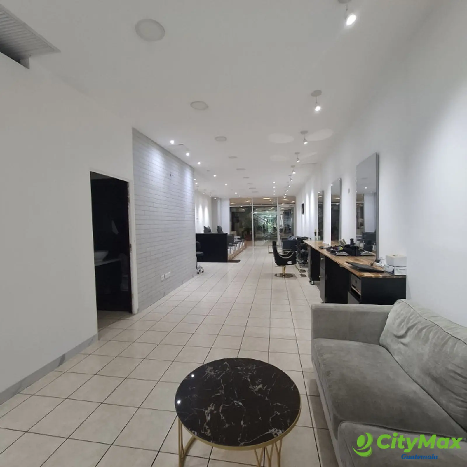 En renta Local comercial Américas zona 13 para salón - foto 1