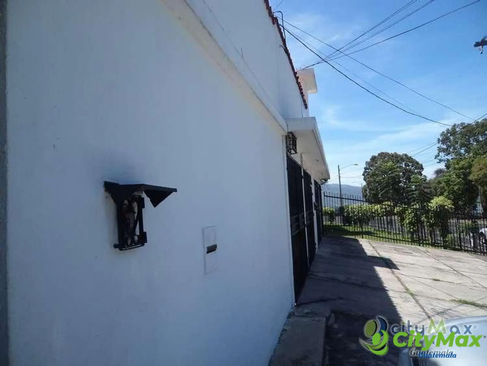 Linda casa en venta en zona 13 cerca de Plaza Berlín - foto 1