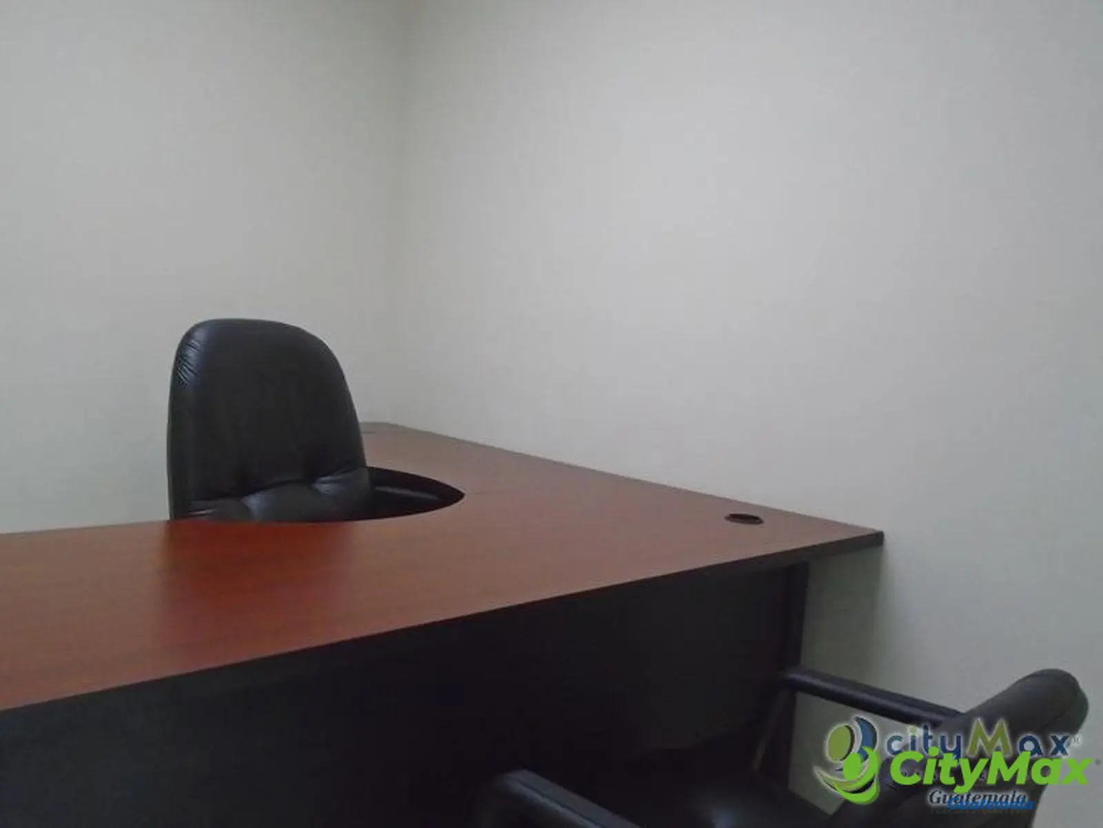 Se renta oficina en zona 10, muy bien ubicada!! - foto 1