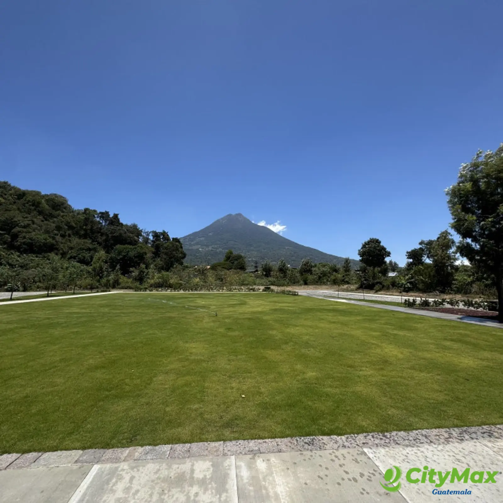 Terreno en Venta Condominio Icatu Antigua Guatemala - foto 1