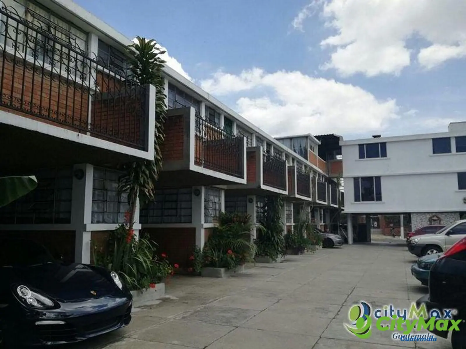 EDIFICIO RESIDENCIAL EN VENTA CALZADA ROOSEVELT MIXCO - foto 1
