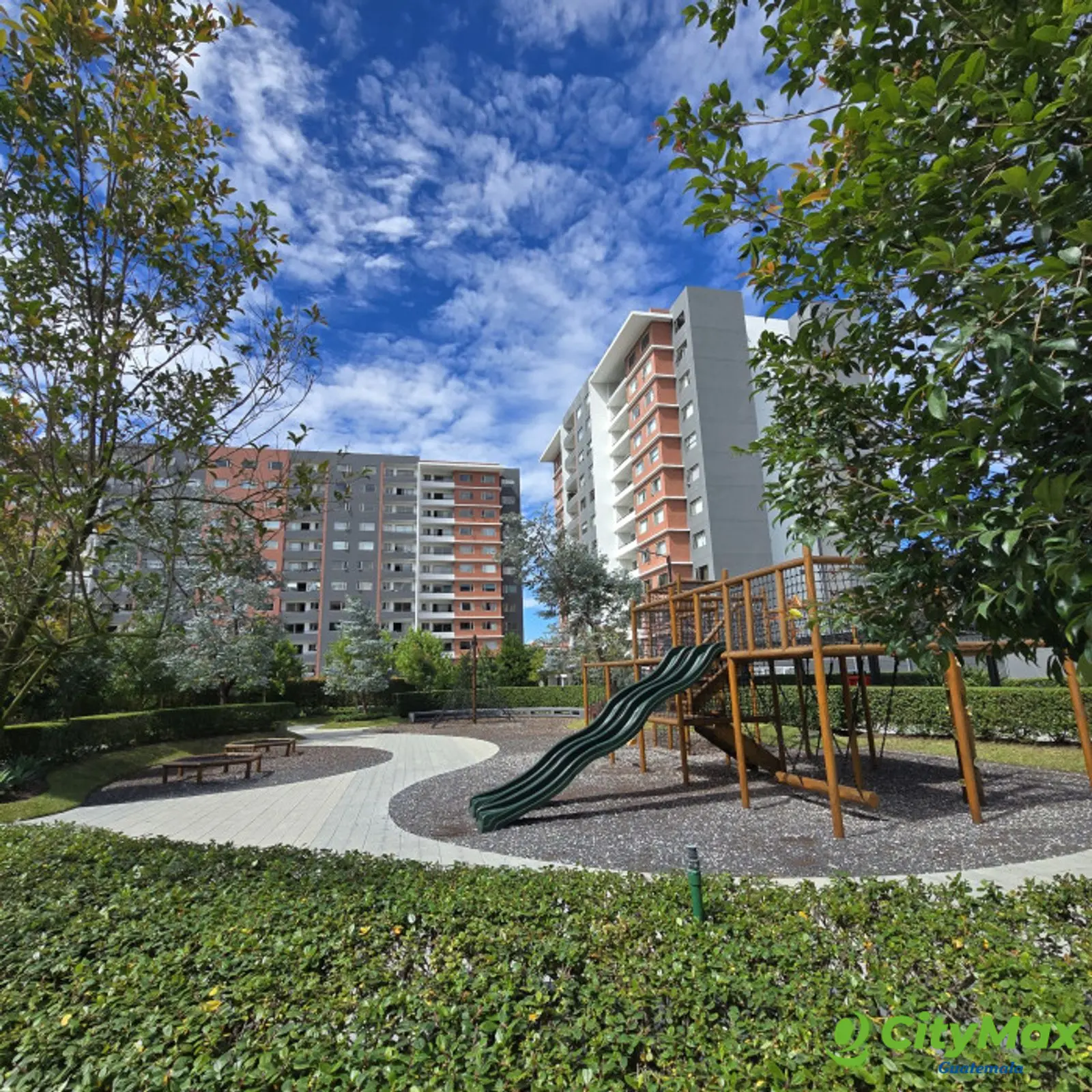 Apartamento con habitación servicio en Venta Zona 14 - foto 1