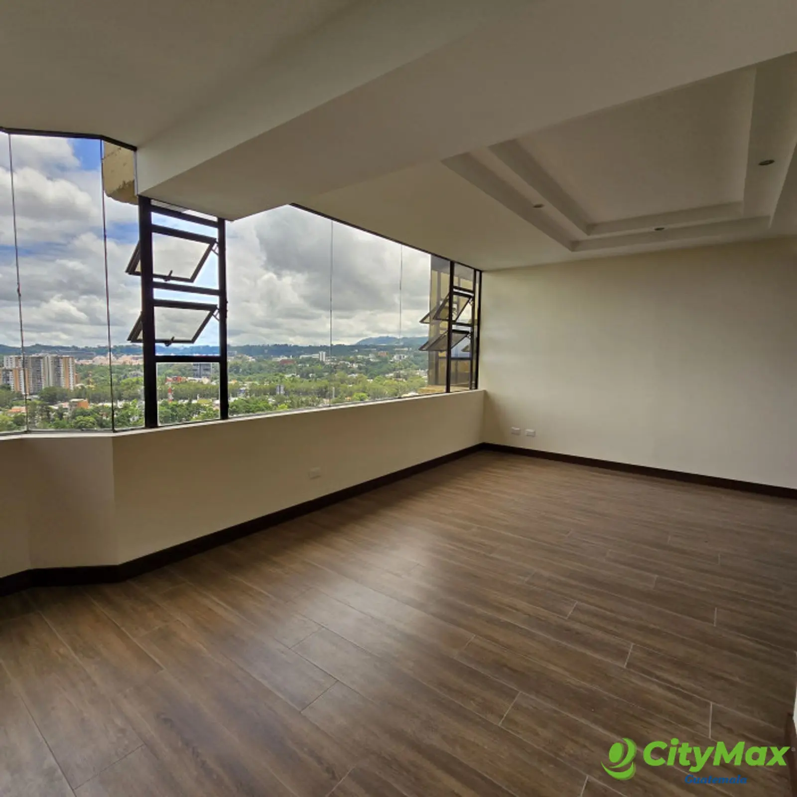 En Venta Apartamento en Zona 10 cercano a Oackland Z 10 - foto 1