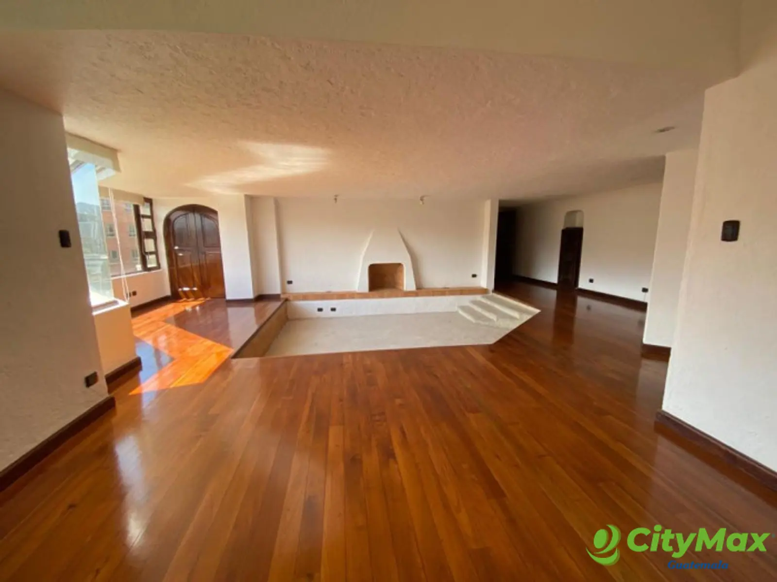 Amplio e iluminado apartamento en renta en Zona 15 - foto 1