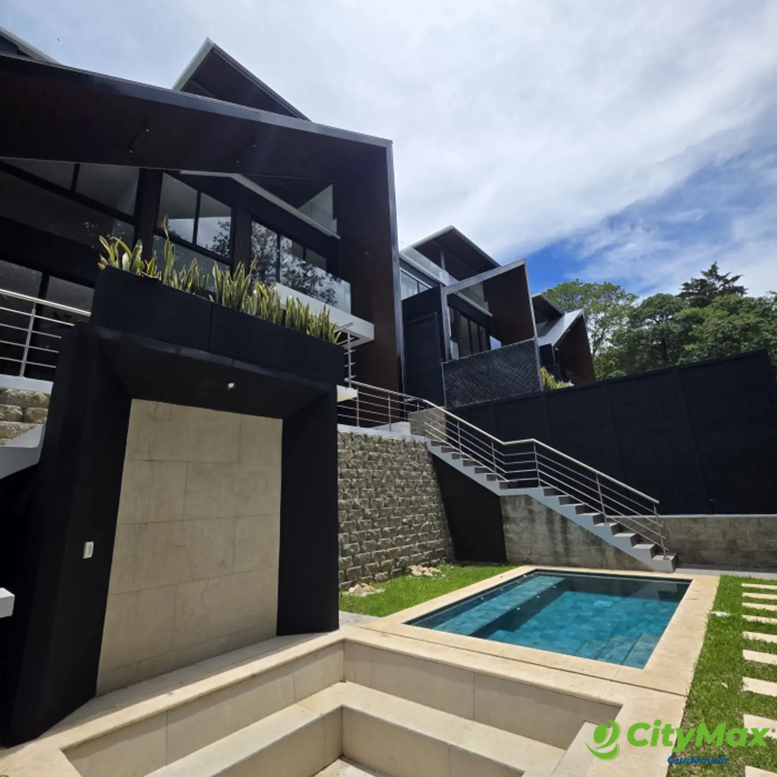 Exclusiva Casa en Venta en Laguna El Pino Guatemala - foto 1