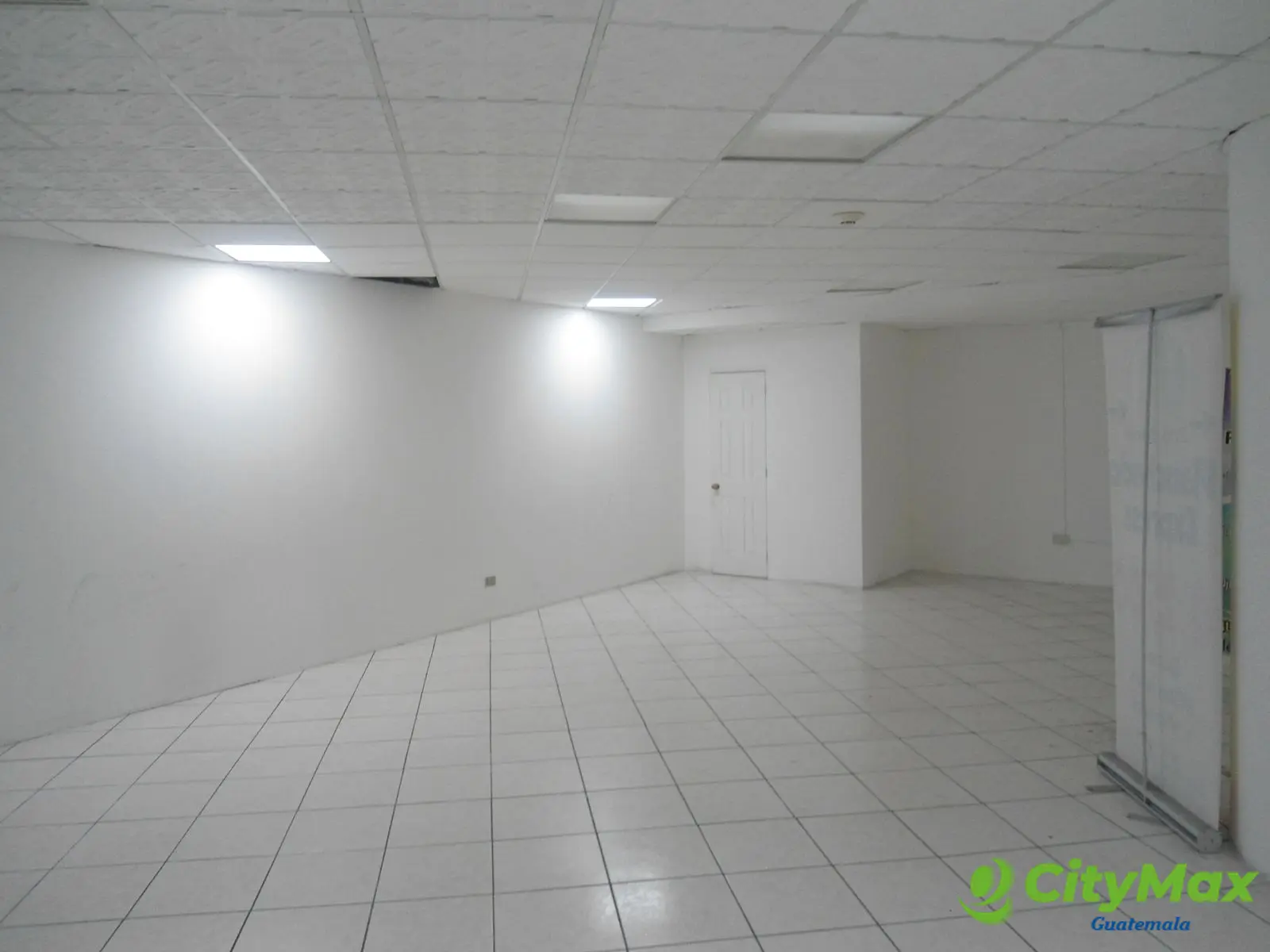 Local en alquiler en zona 10 primero Nivel en renta - foto 1