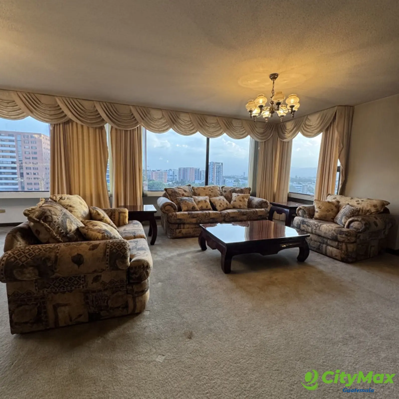 Apartamento en Renta zona 14 Avenida Las Americas - foto 1