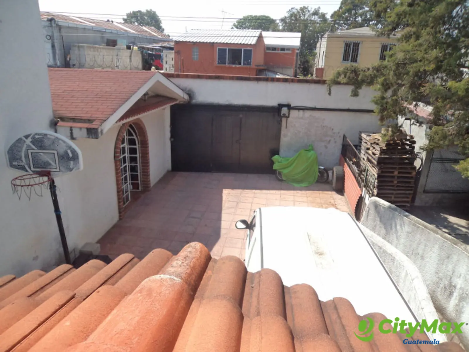 Casa en Venta dentro de garita En Zona 17 - foto 1