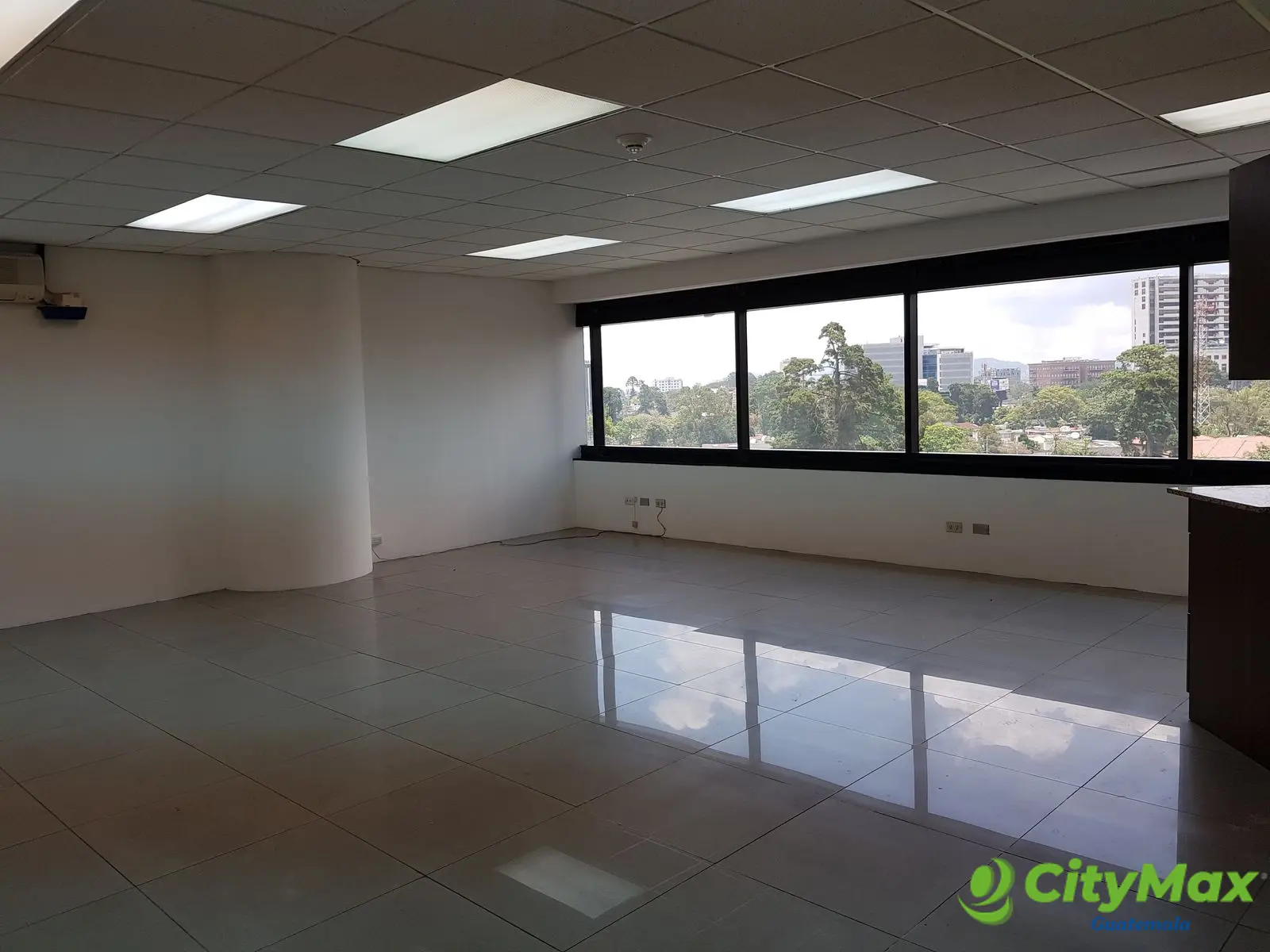 Oficina en RENTA edificio exclusivo  zona 10 Guatemala - foto 1