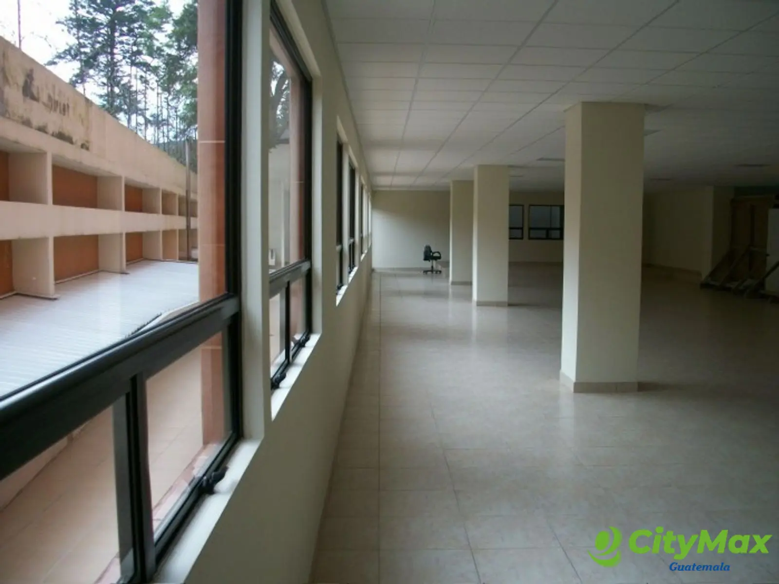 Renta de oficina en Las Américas zona 13 - foto 1