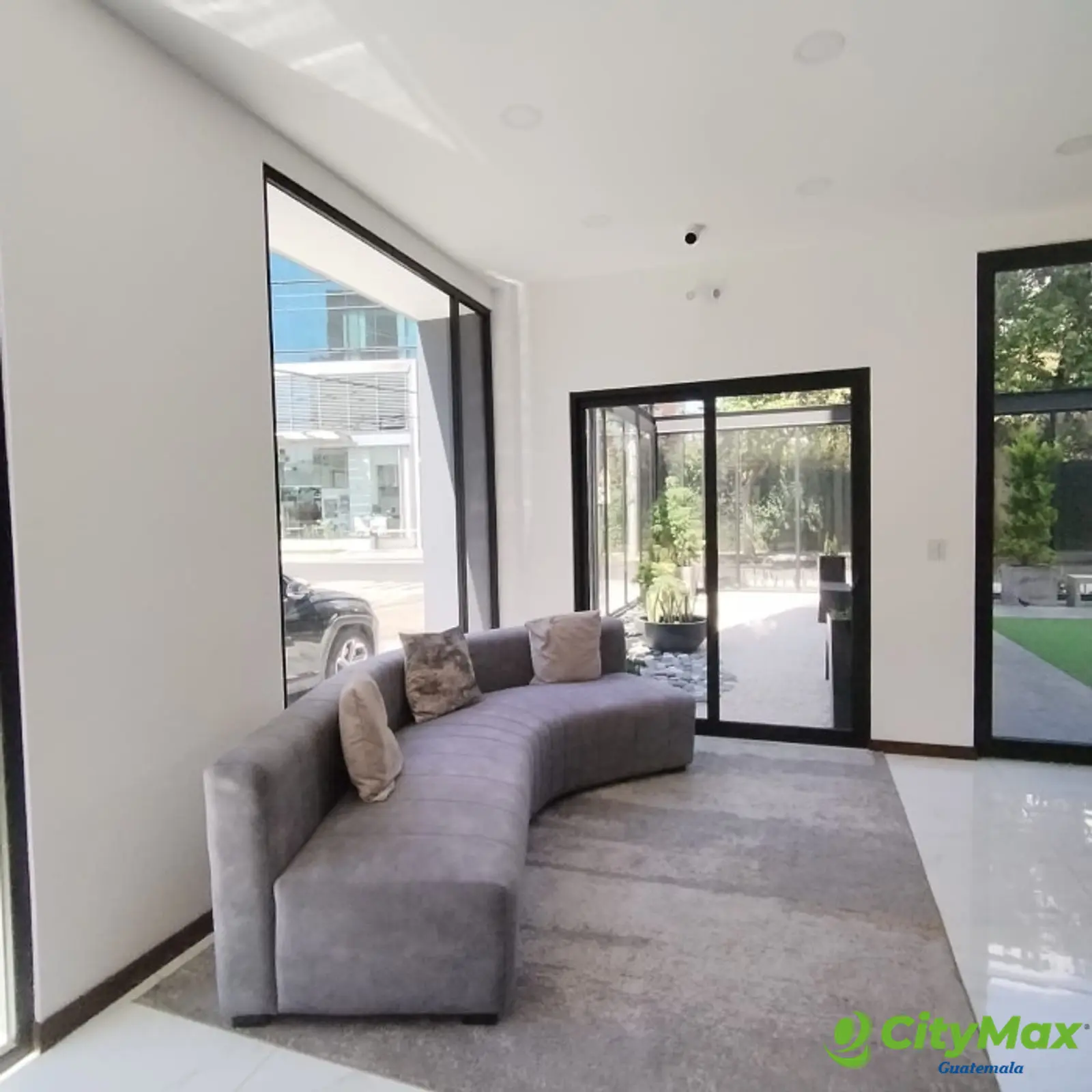 Apartamento Amueblado en Venta o Renta en la Zona 10 - foto 1