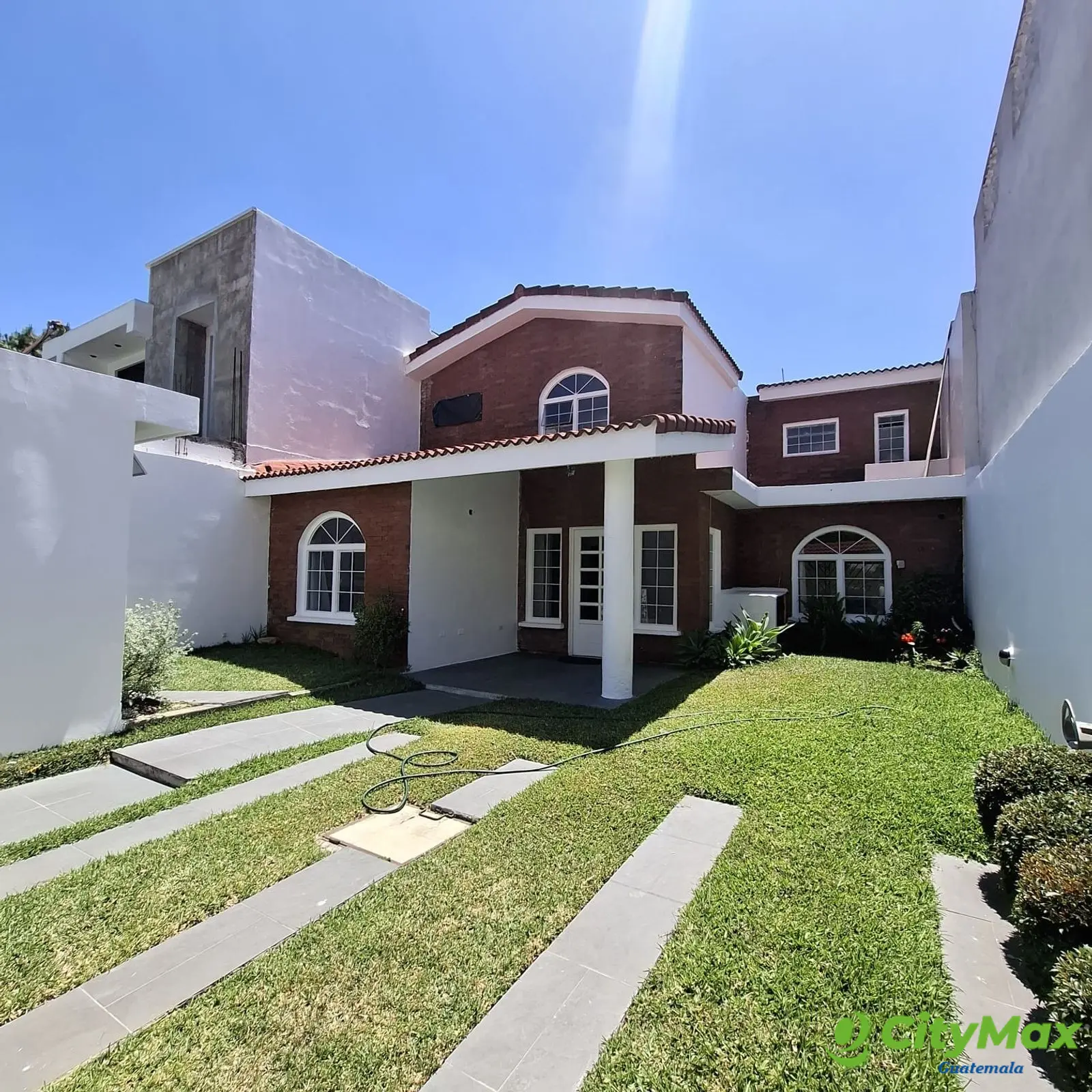 Casa en Venta en Las Orquídeas San Cristóbal Guatemala - foto 1