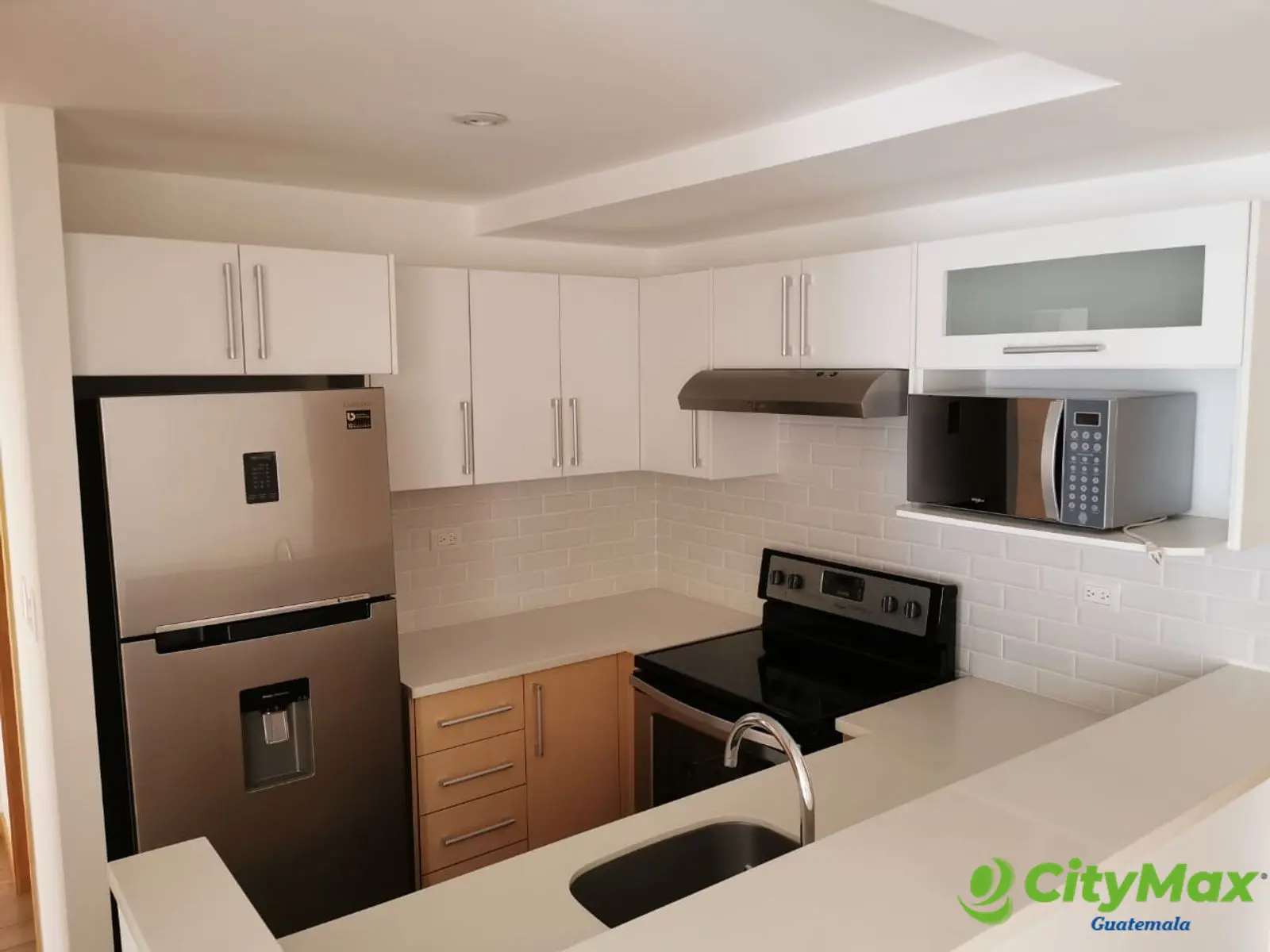 Apartamento en renta en zona 10 de 2 habitaciones - foto 1
