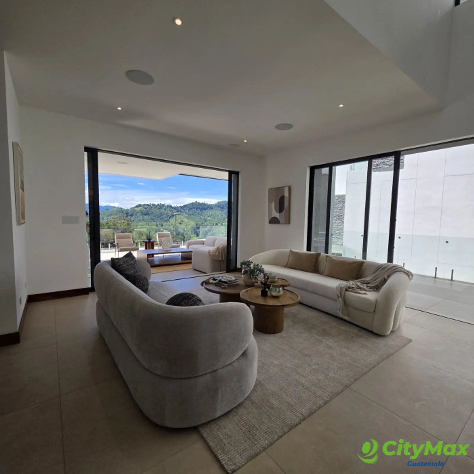 En venta lujosa casa Zona 16 el Pulte Ecuestre - foto 1
