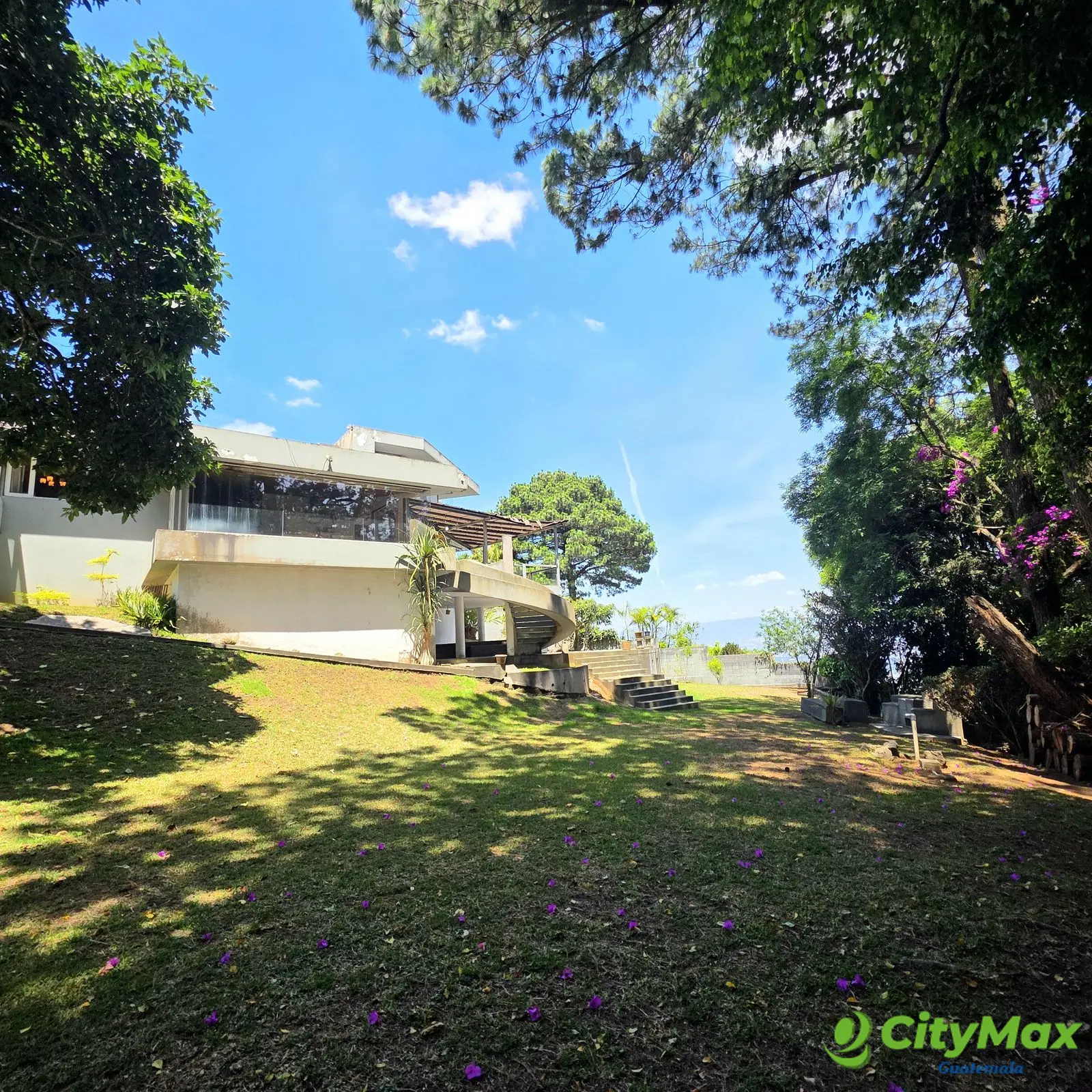 Espectacular Casa en Venta cercana Zona 15 Guatemala - foto 1