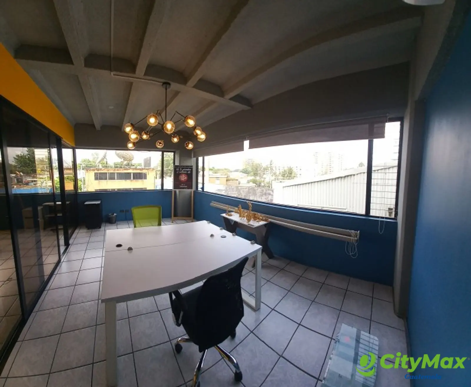 En Venta oficina en Plaza Buró zona 10 Guatemala - foto 1
