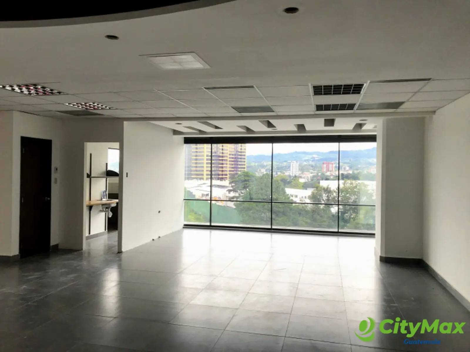 Oficina en renta o venta en zona 10 Guatemala - foto 1