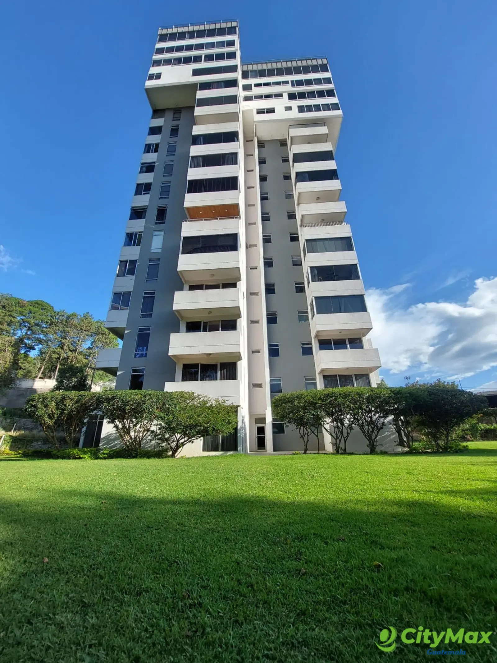 Amplio Apartamento en Renta en Zona 15,  3 habitaciones - foto 1