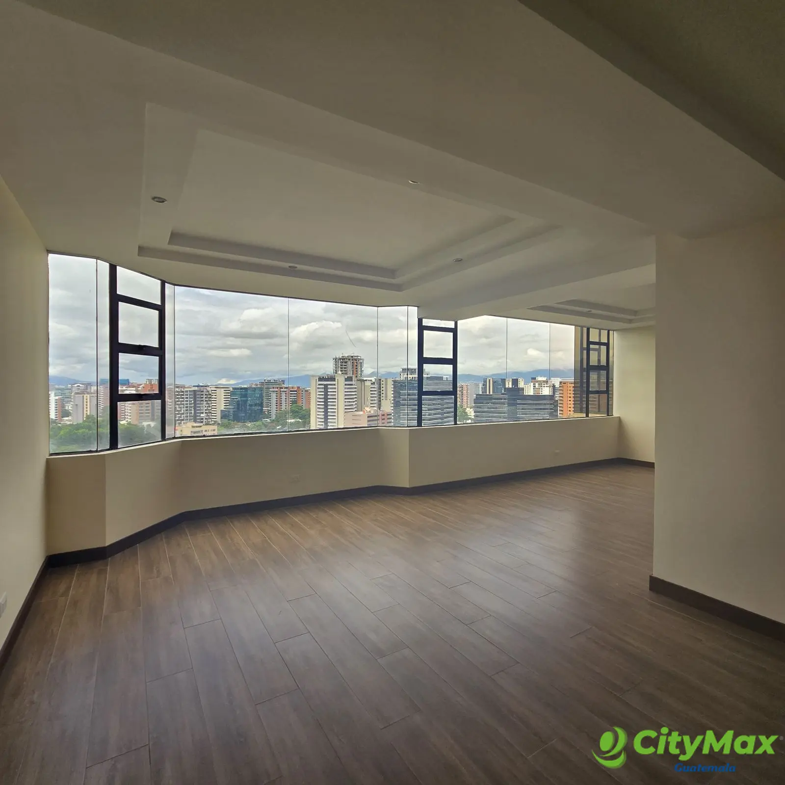En Venta Apartamento en Zona 10 REMODELADO  - foto 1