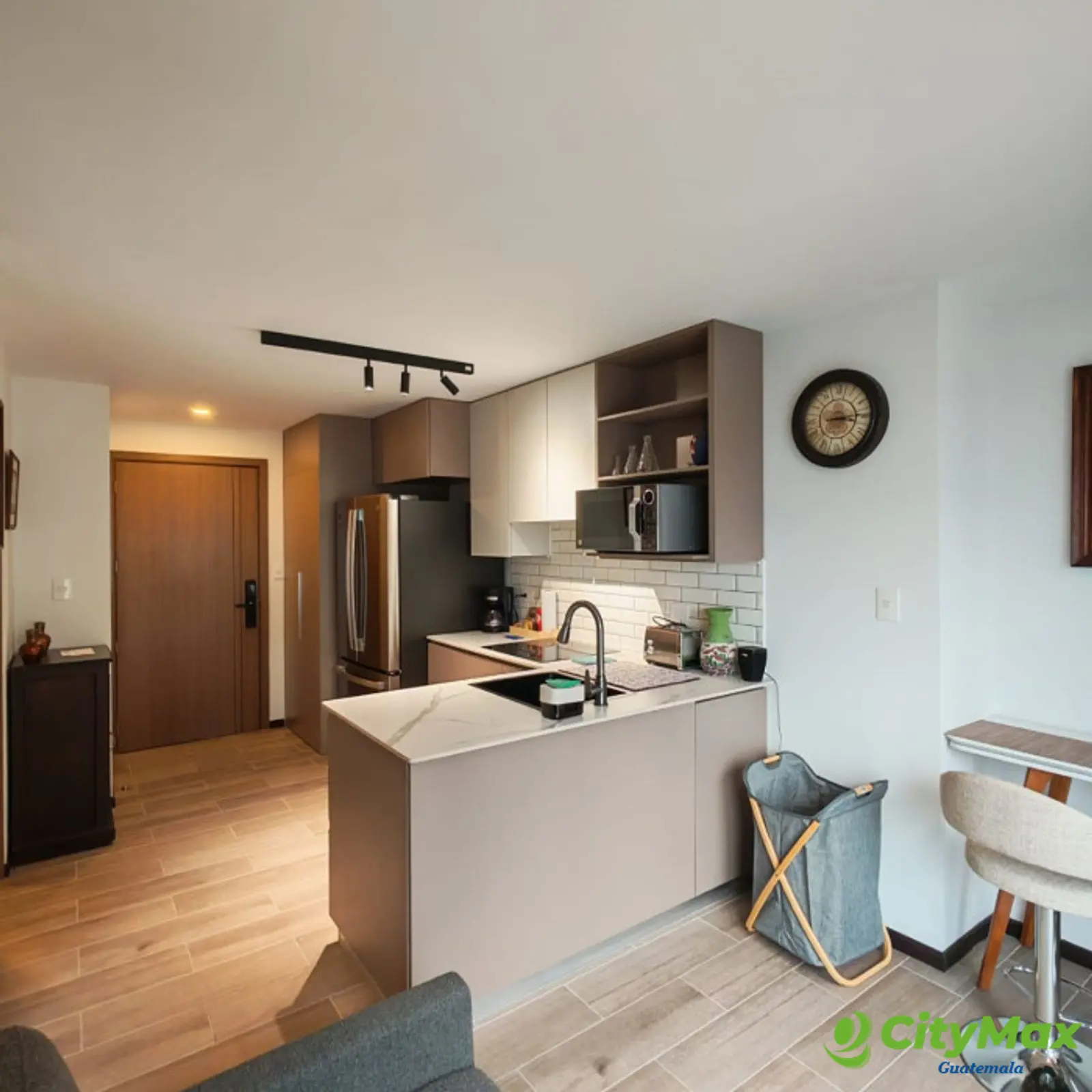 Apartamento amueblado en venta zona 10 BIKO - foto 1
