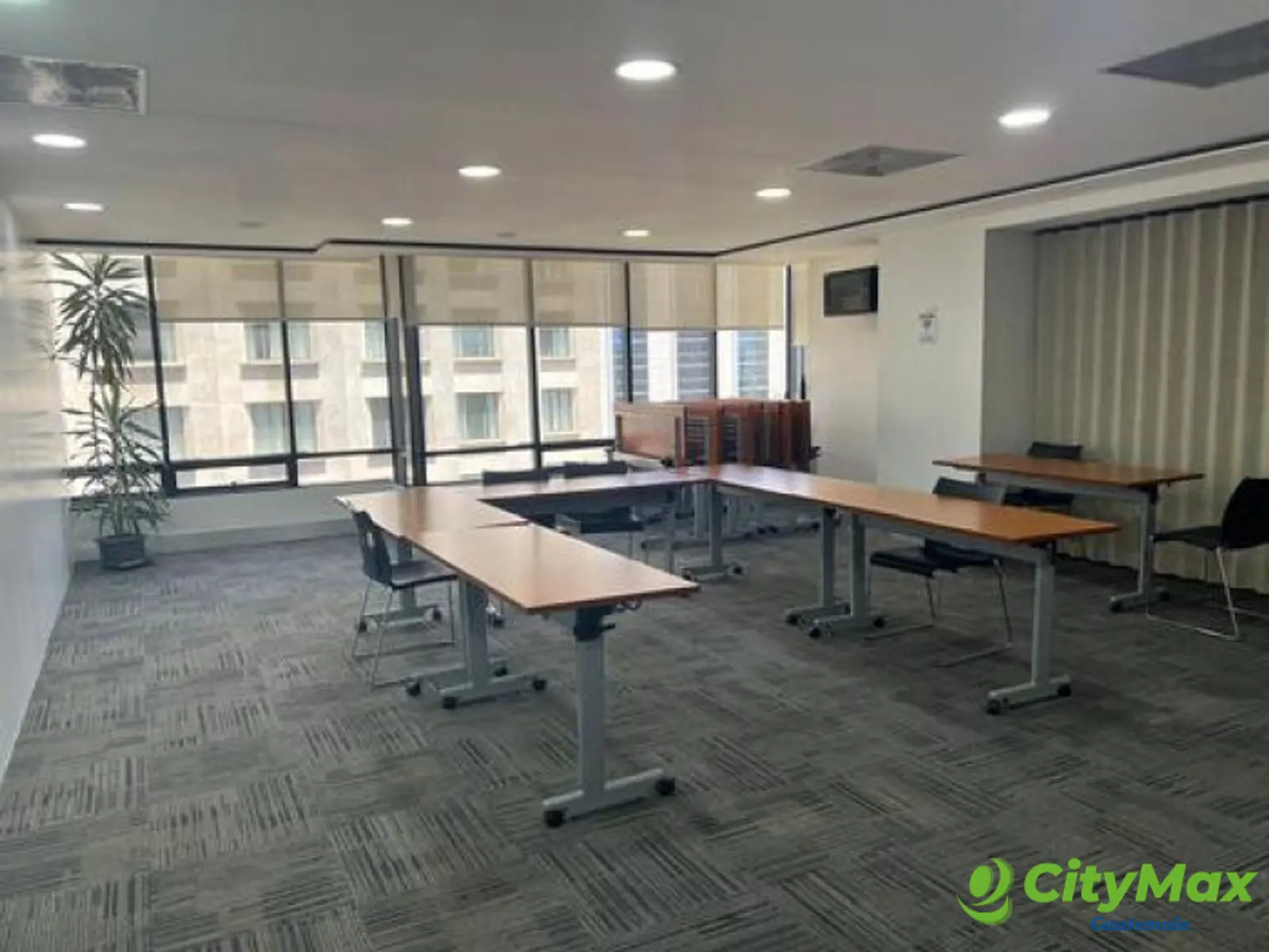 En Venta oficina en zona 10 Guatemala - foto 1
