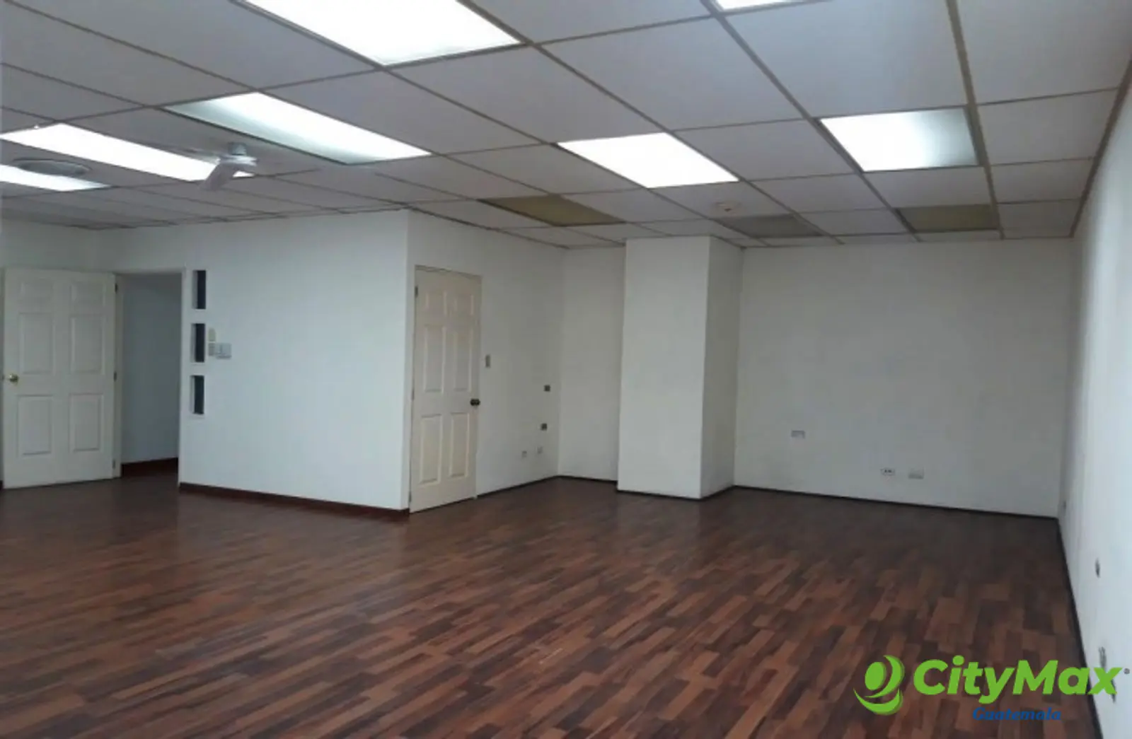 Oficina Comercial en Renta de 97Mts en Zona 10 - foto 1