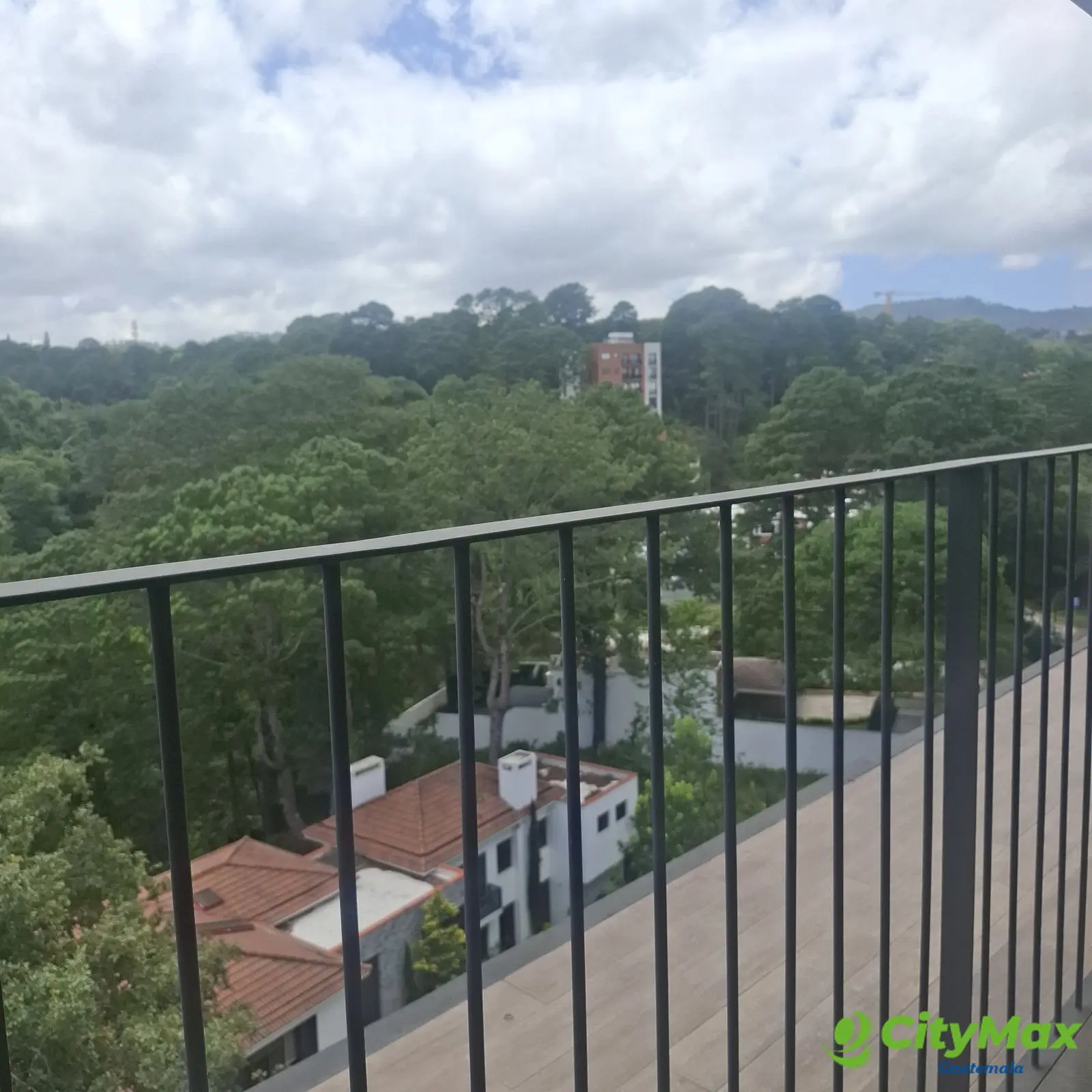 Apartamento en venta Kanajuyu zona 16 - foto 1