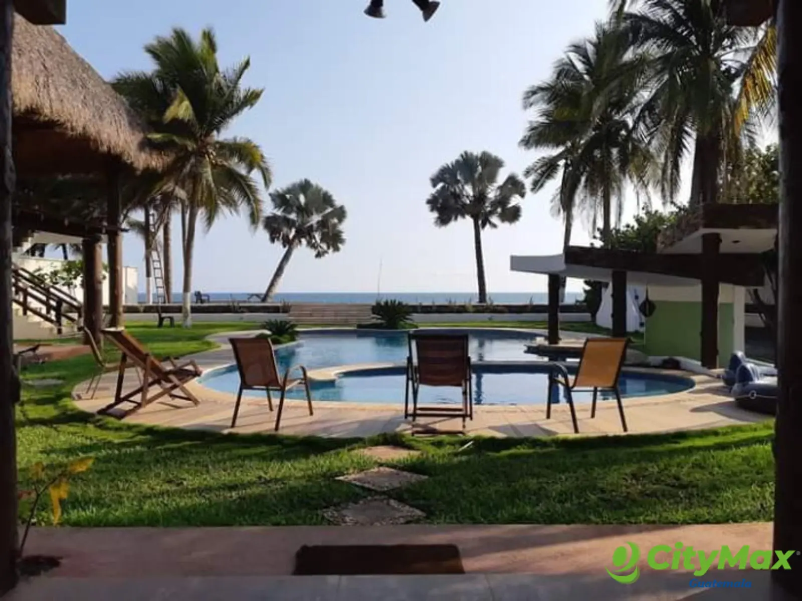Casa y Terreno en Venta frente a la playa en Monterrico - foto 1