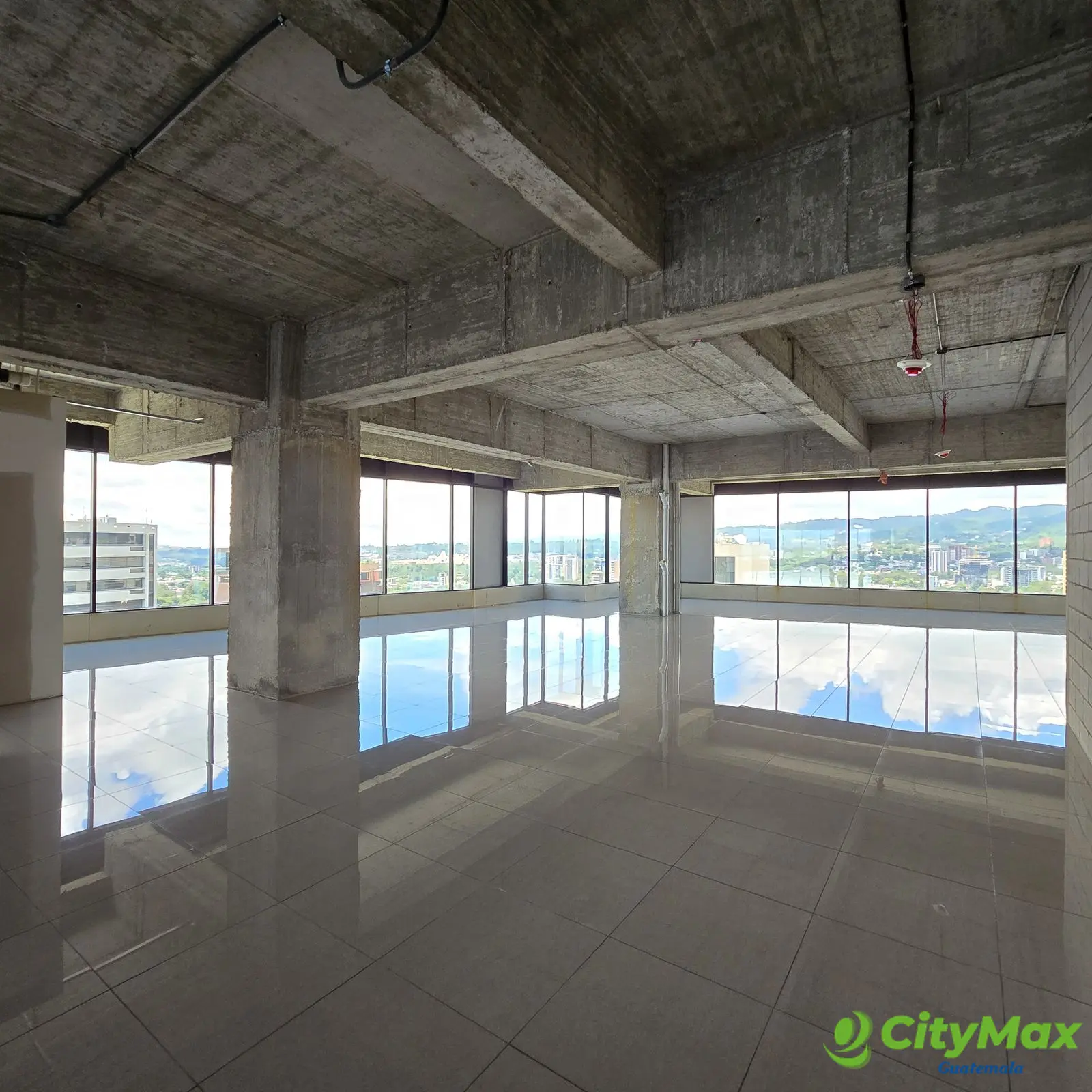 En venta oficinas en Zona 10 Diagonal 6 Guatemala - foto 1